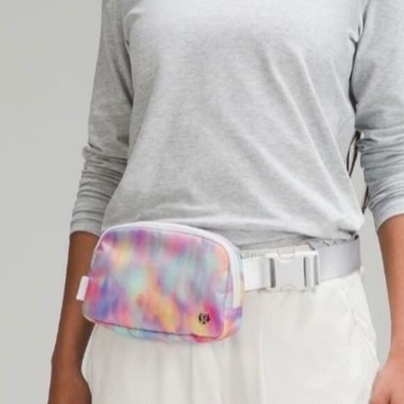 Lululemon Everywhere Belt Bag 1L Unisex Prism OS - Picture 7 of 8